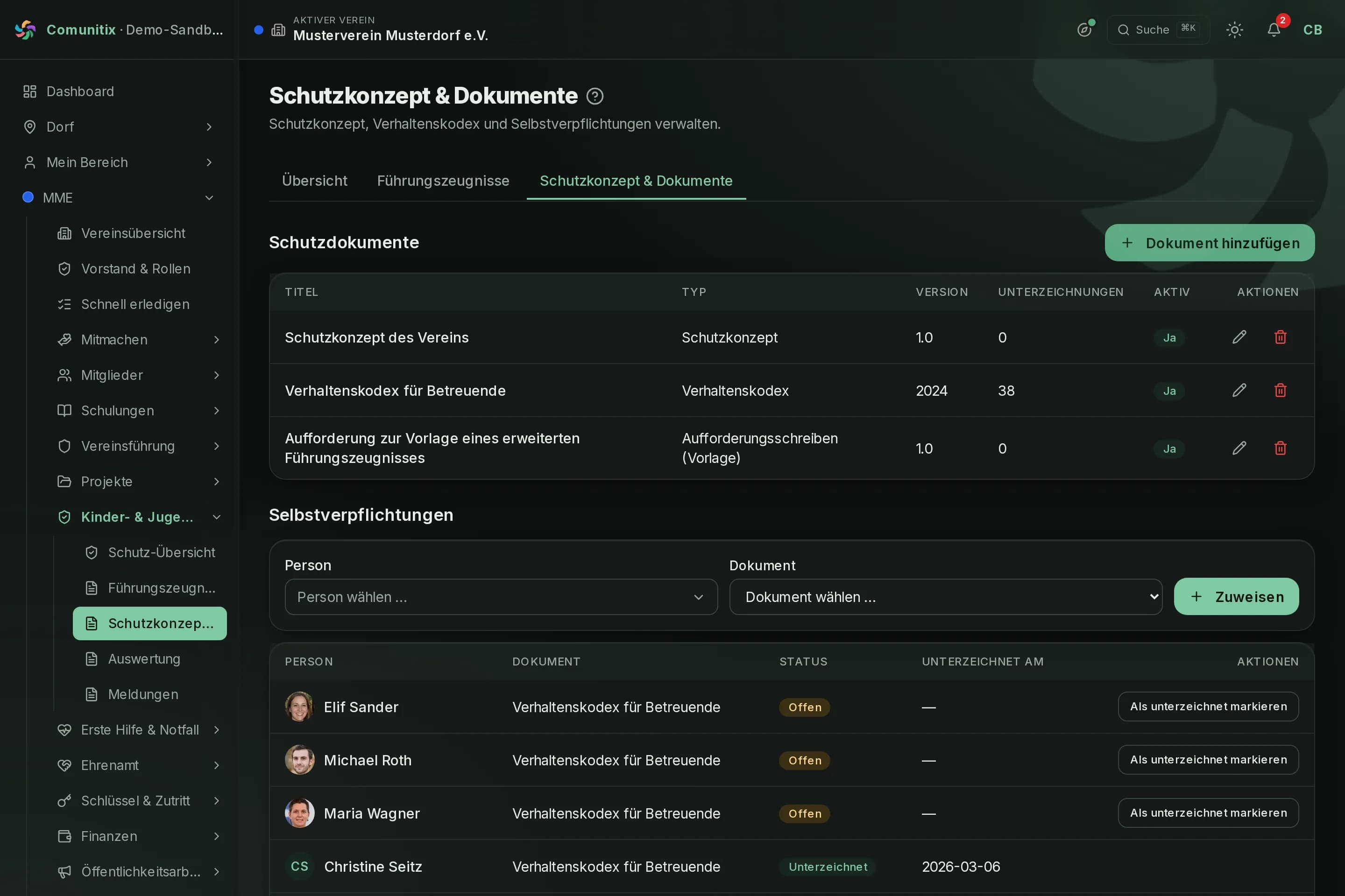 Schutzdokumente mit Version und Aktiv-Status sowie die Tabelle der zugewiesenen und unterzeichneten Selbstverpflichtungen